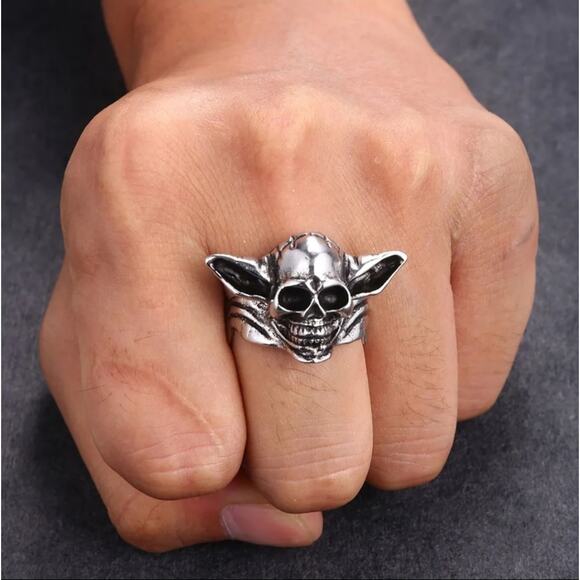 Size 12 silver tone goblin ring - Picture 1 of 4